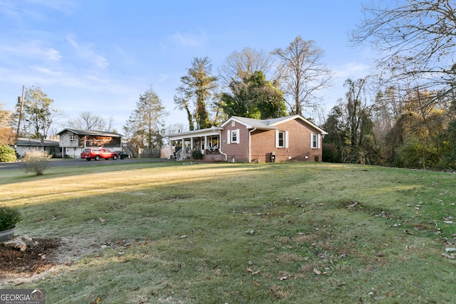 view of front of house with covered porch and a front lawn