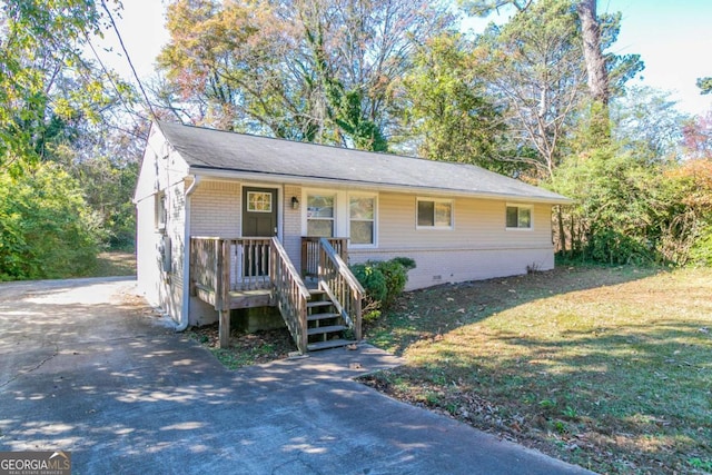 view of front of house with a front yard