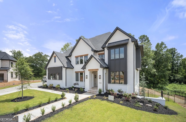 view of front of home featuring a front lawn