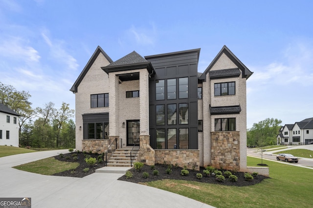 view of front of house featuring a front yard