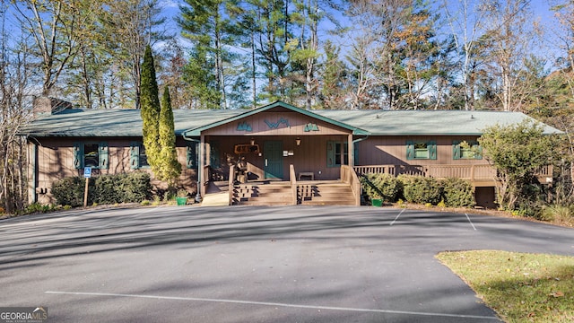 view of front of property featuring covered porch