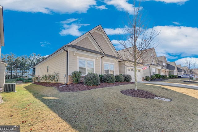 view of front of home featuring cooling unit and a front yard