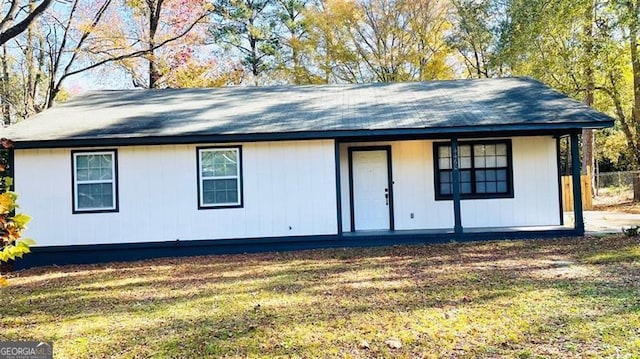 view of front of home with a front yard