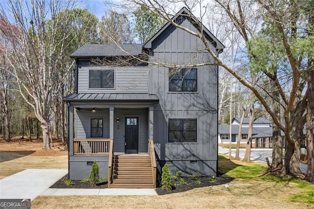 entrance to property with ceiling fan and covered porch