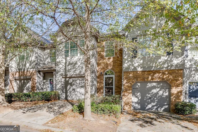 townhome / multi-family property featuring a garage