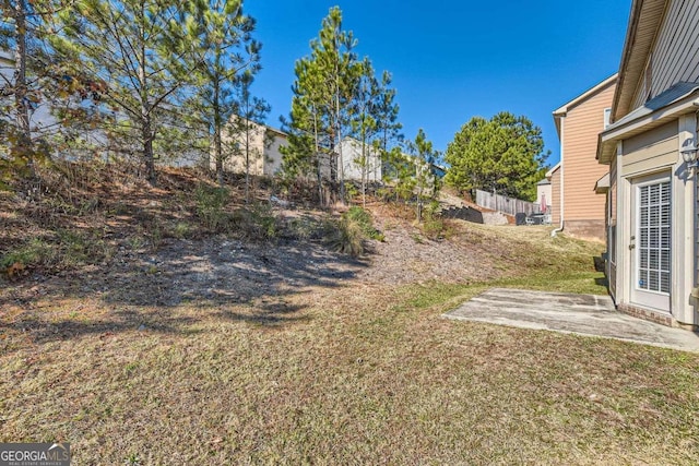 view of yard featuring a patio