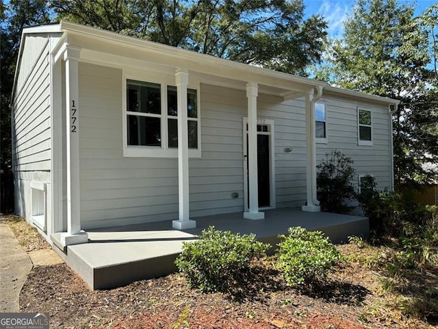 view of front facade with covered porch