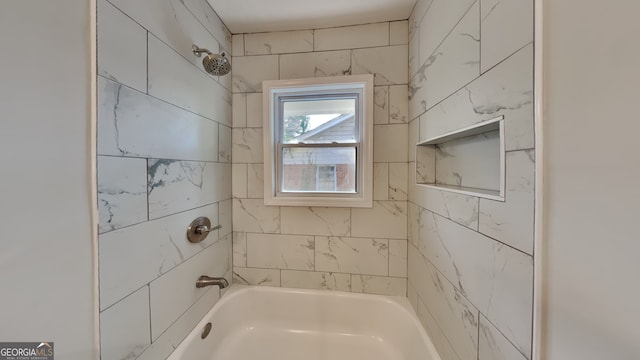 bathroom with tiled shower / bath combo