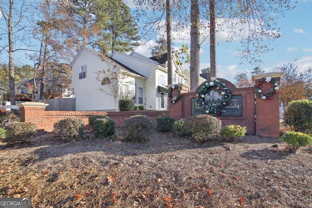 view of front of property