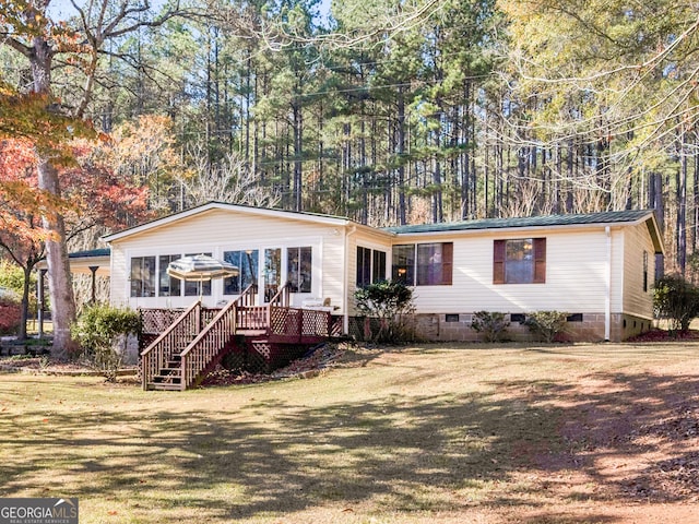 view of front of house featuring a front yard