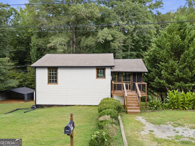 split level home with a sunroom and a front lawn