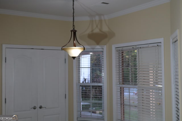 interior details with crown molding