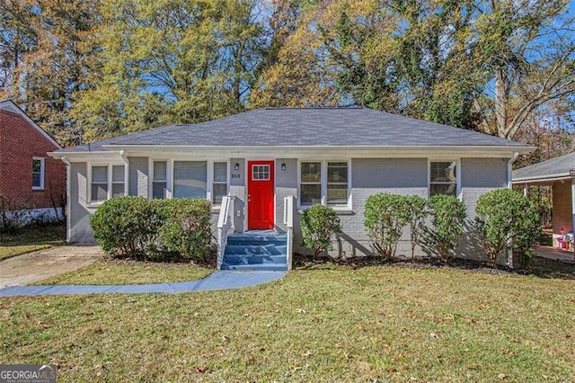 view of front of house featuring a front yard