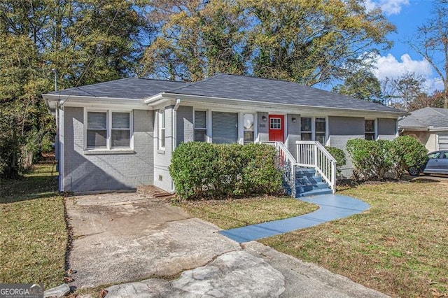 view of front of house featuring a front yard