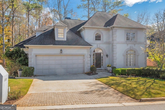 view of front facade featuring a front yard and a garage