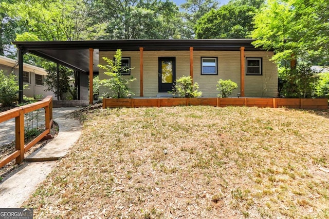 single story home with a porch