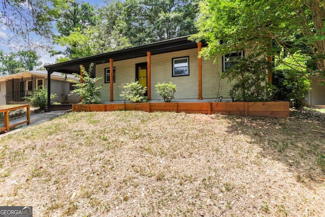 ranch-style home featuring a porch