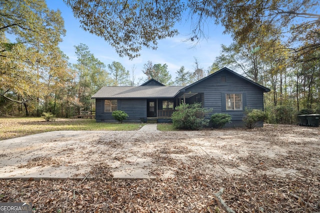 single story home featuring a porch