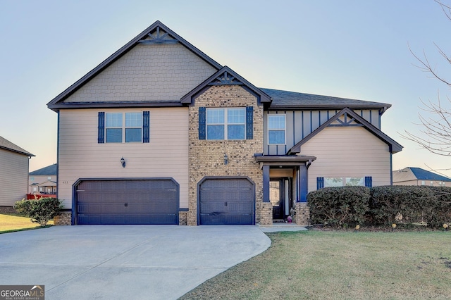 view of front of property featuring a lawn and a garage