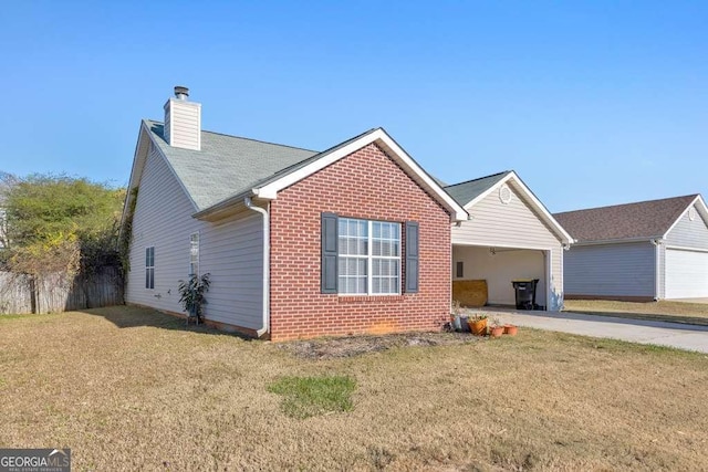 view of front of house with a front lawn