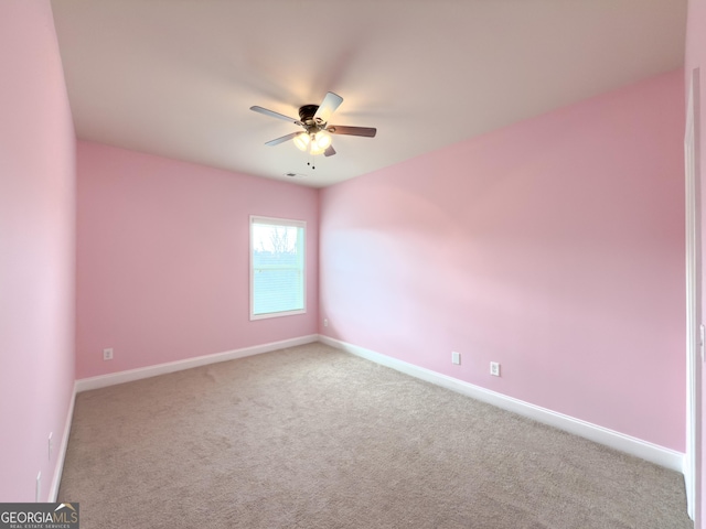 unfurnished room with carpet flooring and ceiling fan