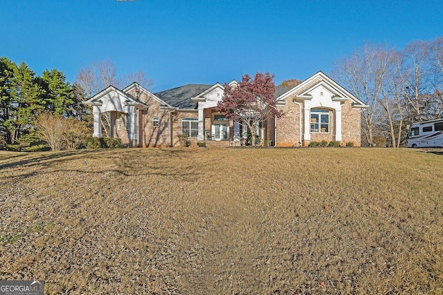 view of front of property with a front yard