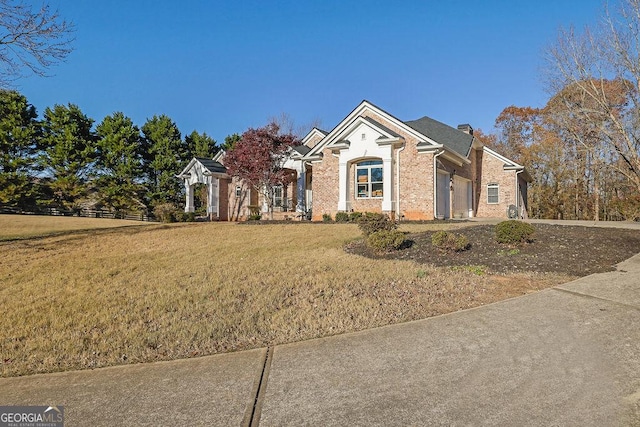 view of front of home featuring a front lawn and a garage