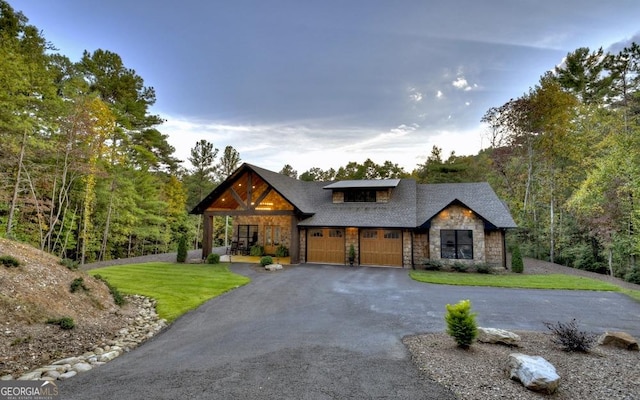 view of front of house featuring a garage and a front yard