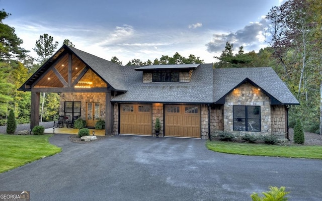 view of front of house featuring a front yard and a garage