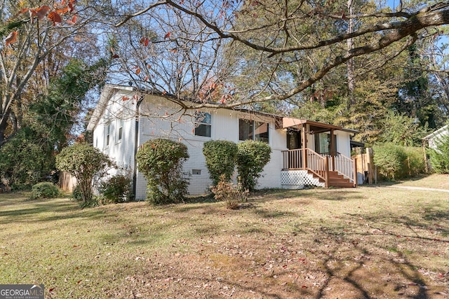 view of front of property with a front lawn