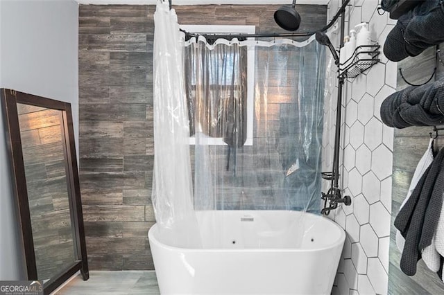 bathroom featuring tile walls