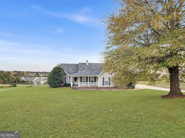 view of front of home featuring a front lawn and covered porch