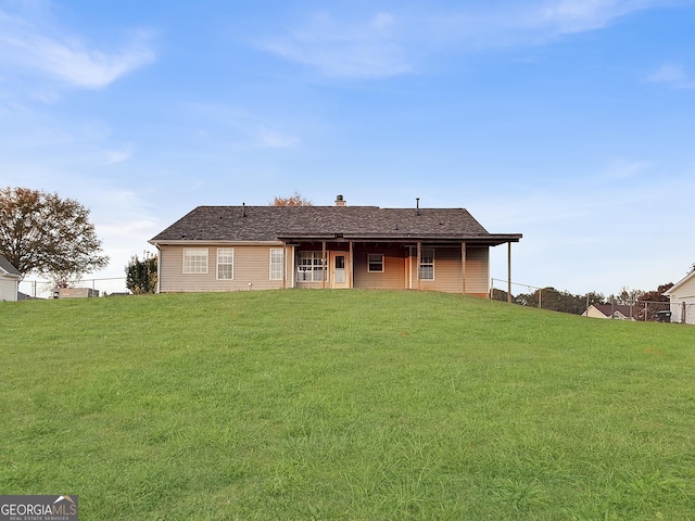 view of front of property with a front yard