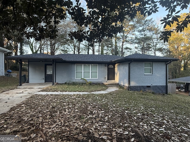 view of front facade featuring a carport