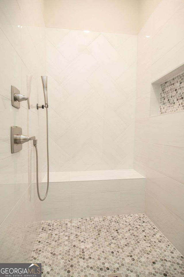 bathroom featuring tiled shower