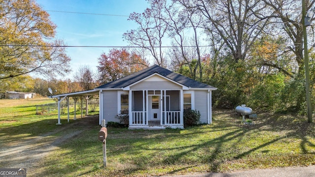 view of front facade featuring a front yard and a carport