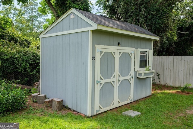 view of outdoor structure with a yard