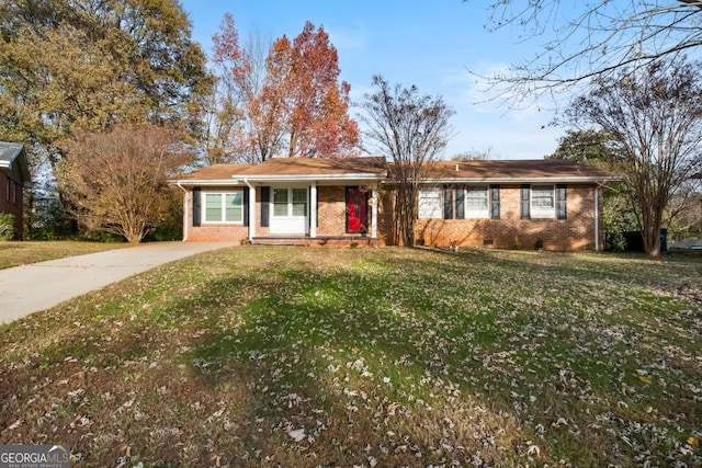 single story home with a front yard