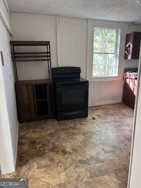 161 Cotton St, Commerce, GA 30529 - interior space
