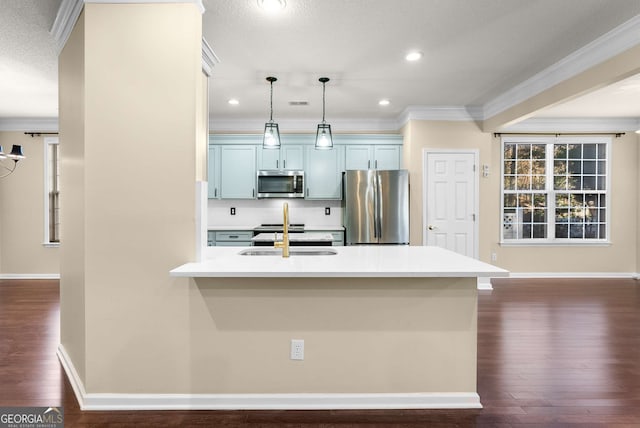 kitchen featuring crown molding, sink, stainless steel appliances, and decorative light fixtures