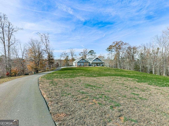 view of front facade with a front lawn