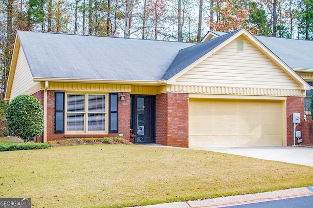 ranch-style home featuring a front lawn