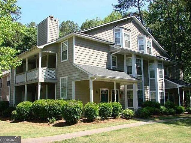 exterior space featuring a front yard