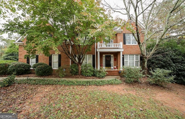 view of front of property featuring a balcony