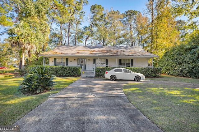 single story home with a porch and a front lawn