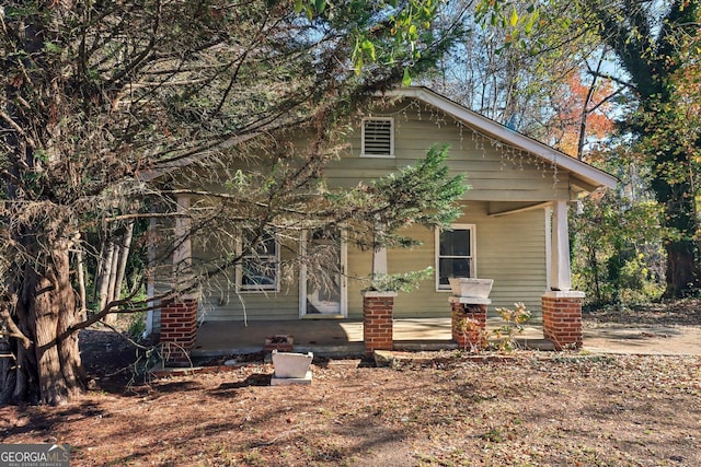 view of front facade featuring a porch