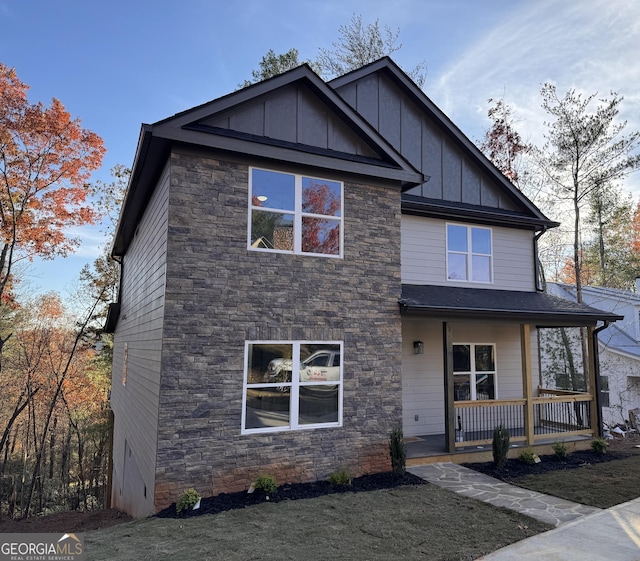 view of front of home featuring a porch and a front lawn