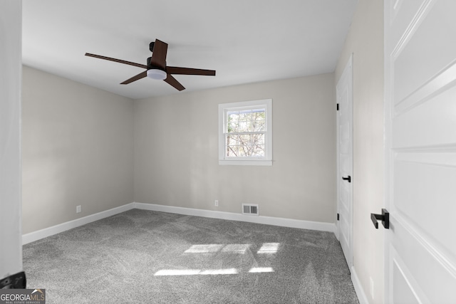 carpeted empty room featuring ceiling fan