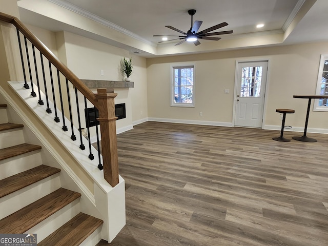 foyer entrance featuring hardwood / wood-style floors, ceiling fan, and ornamental molding