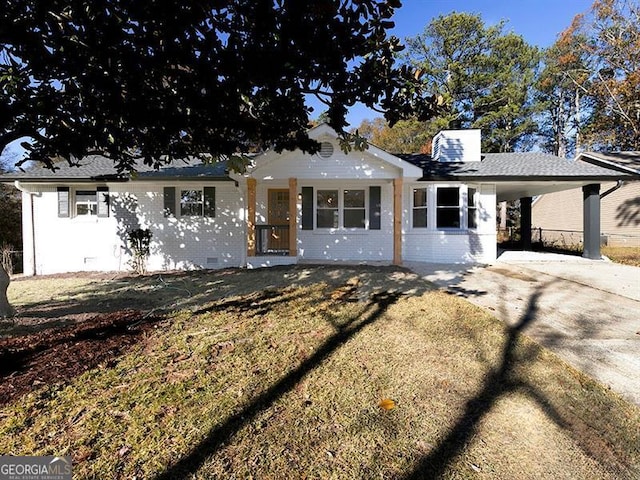 ranch-style house featuring a carport and a front yard